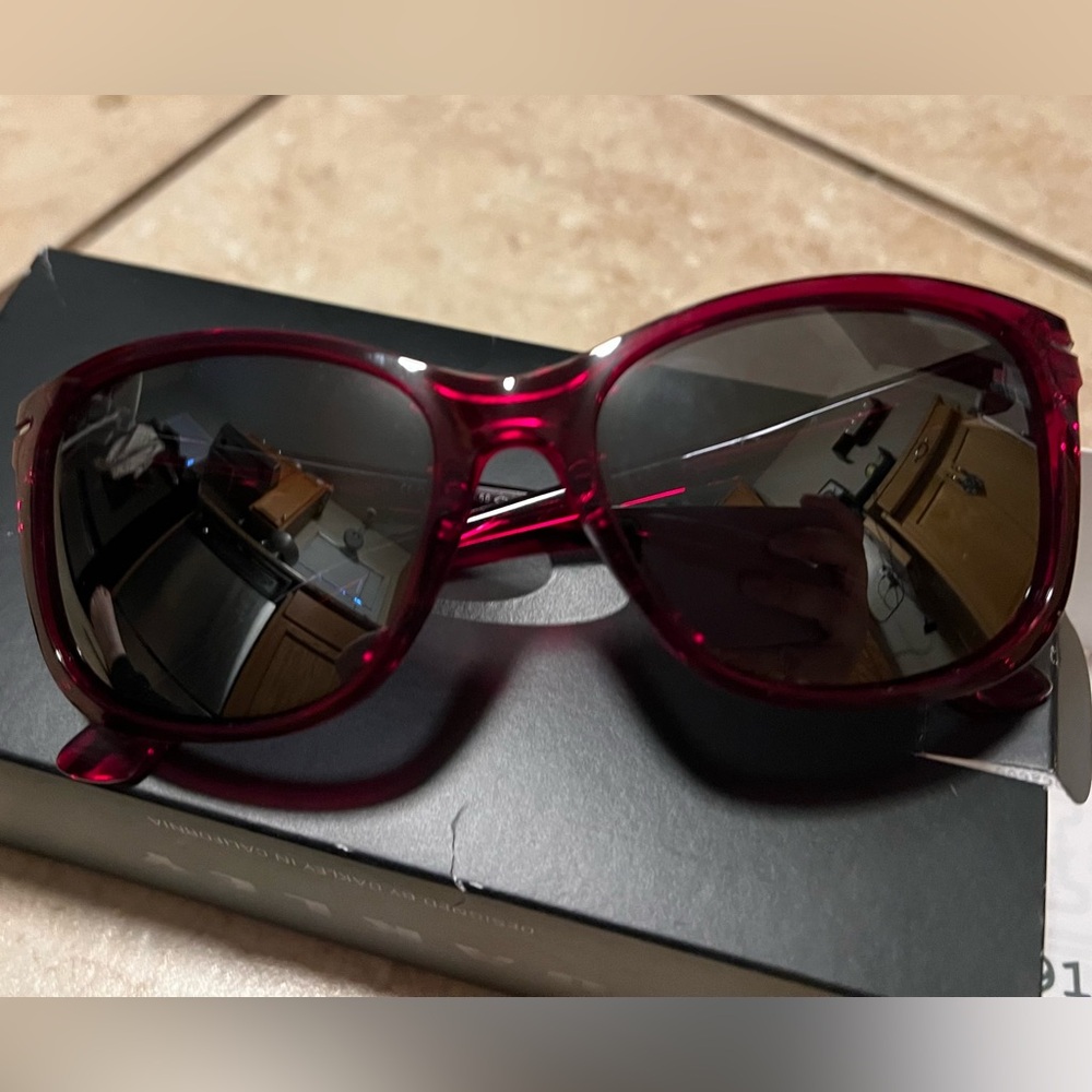 Women’s Oakleys in Crystal Raspberry Rose